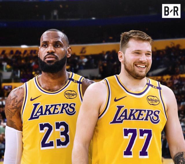 1738553839674068998.jpg GizMENZawAAglb_.jpg