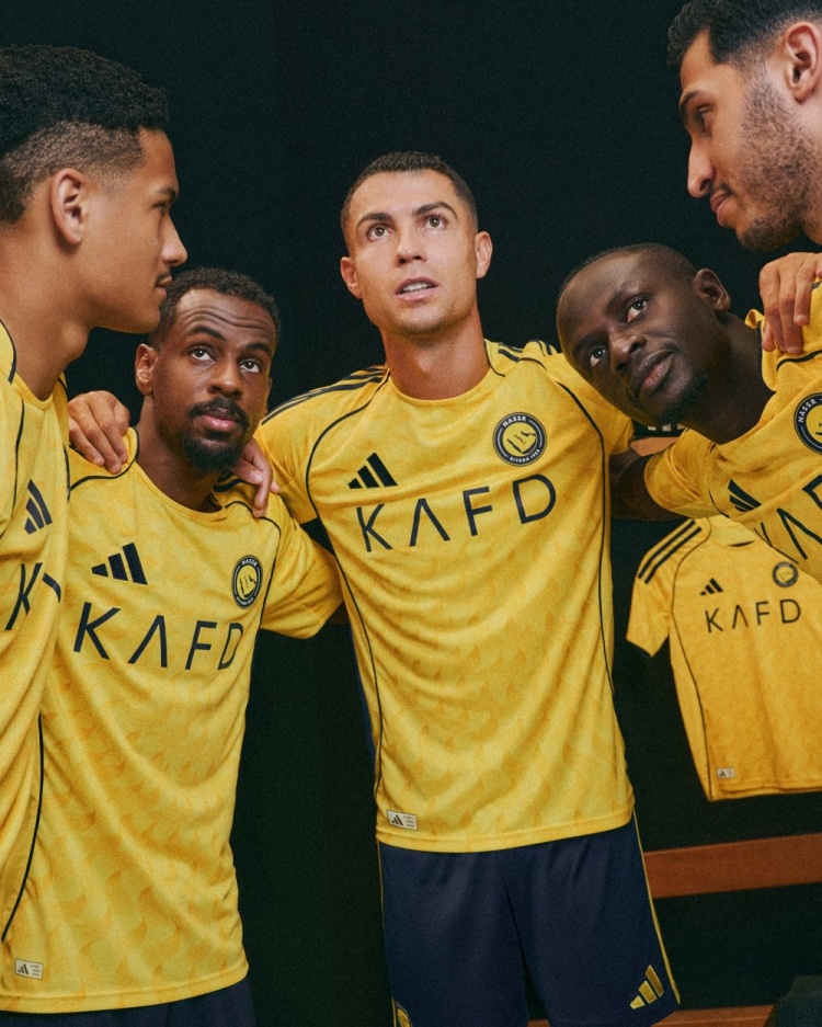 利雅得胜利发布新赛季主场球衣：C罗、菲利克斯、马内出镜